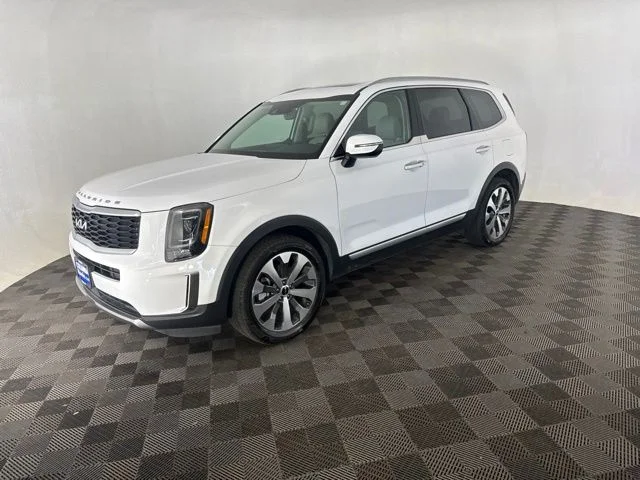Used 2022 White Kia S image 5