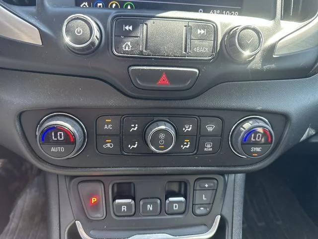 Used 2020 Silver GMC Denali image 21