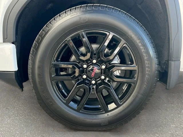 New 2026 Summit White GMC Pro image 19