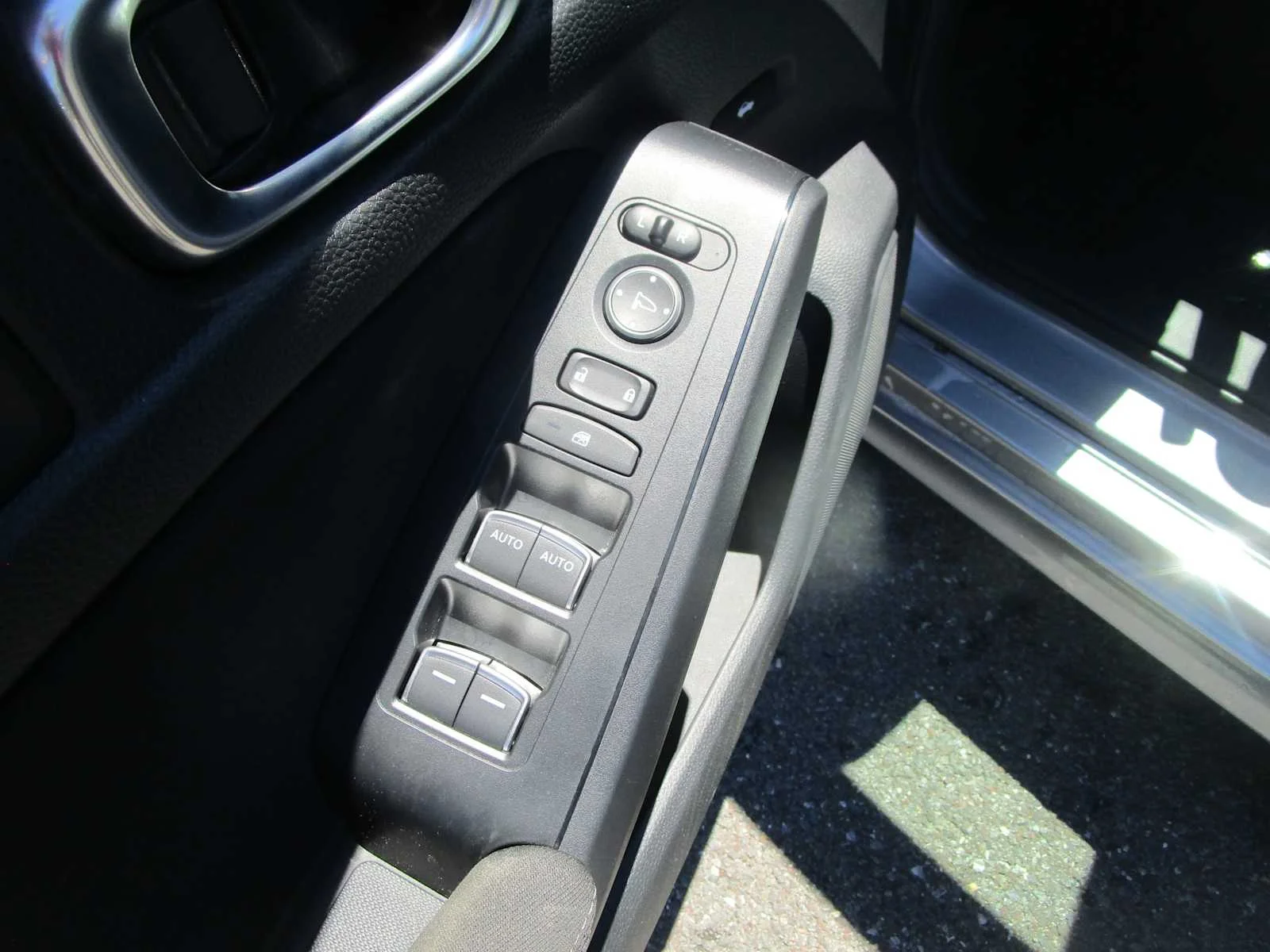 Used 2024 Lunar Silver Metallic Honda Sport image 15