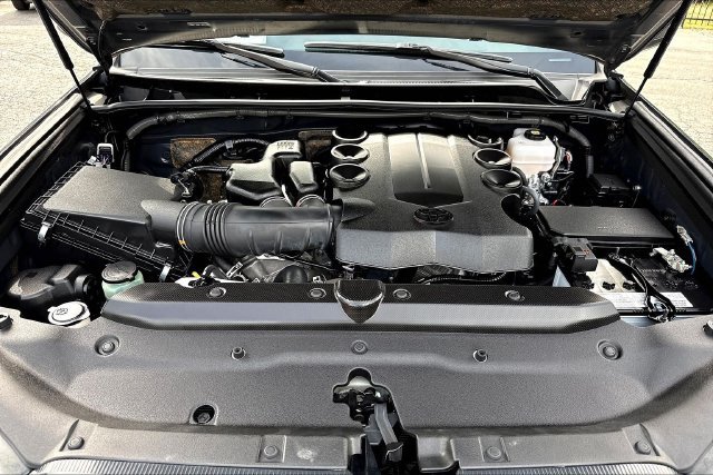 Used 2024  Toyota SR5 image 31