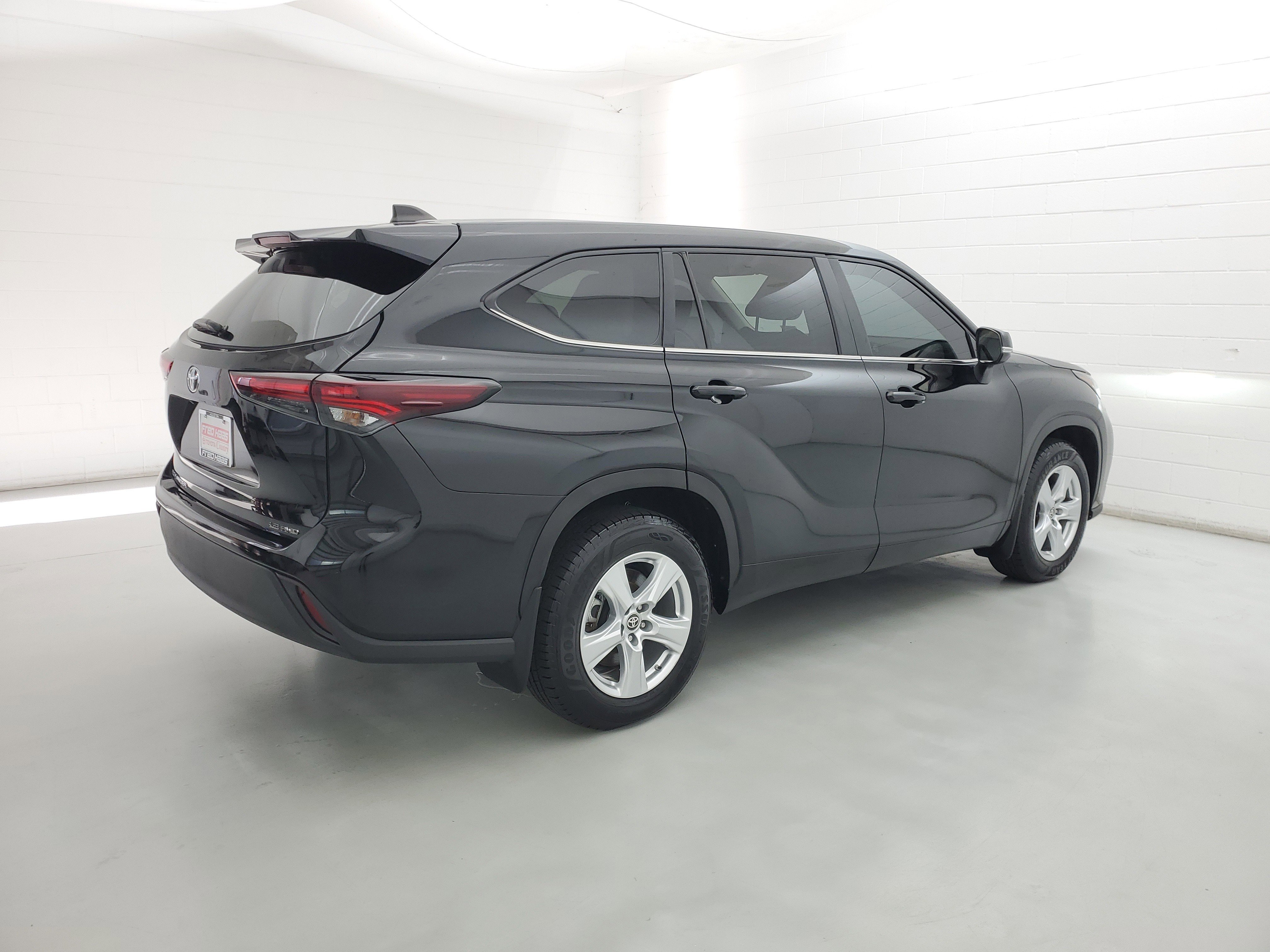 2024 Toyota Highlander LE - Photo 5
