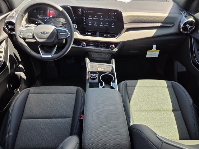 2027 Chevrolet Equinox LT - Photo 8