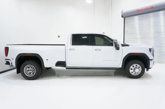 New 2026 Summit White GMC Denali Ultimate DRW image 4