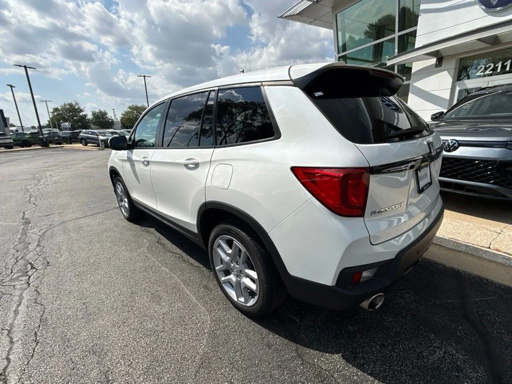 Used 2024 Platinum White Pearl Honda EX-L image 4