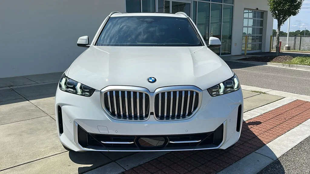 Used 2026 White BMW xDrive40i image 2