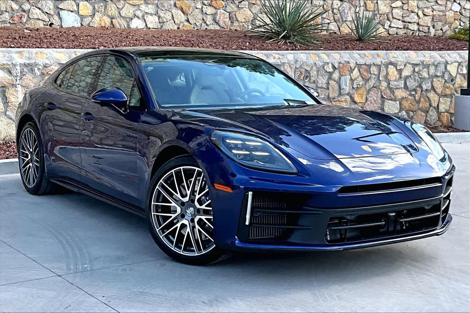 New 2026 Gentian Blue Metallic Porsche 4 E-Hybrid image 9