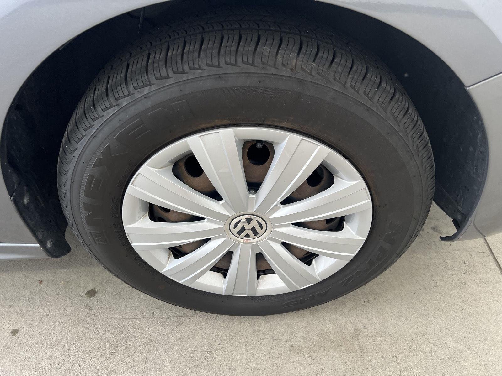 Used 2014 Platinum Gray Metallic Volkswagen S image 8