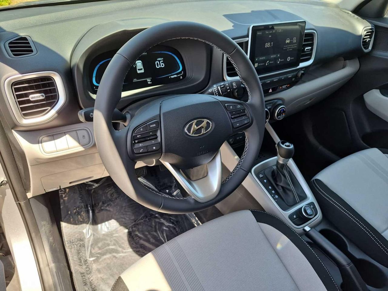 New 2026 Shimmering Silver Hyundai SEL image 10