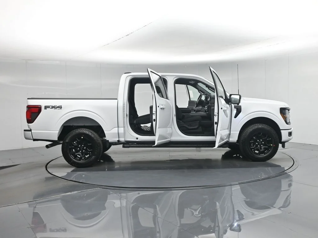 New 2026 Oxford White Ford XLT image 7