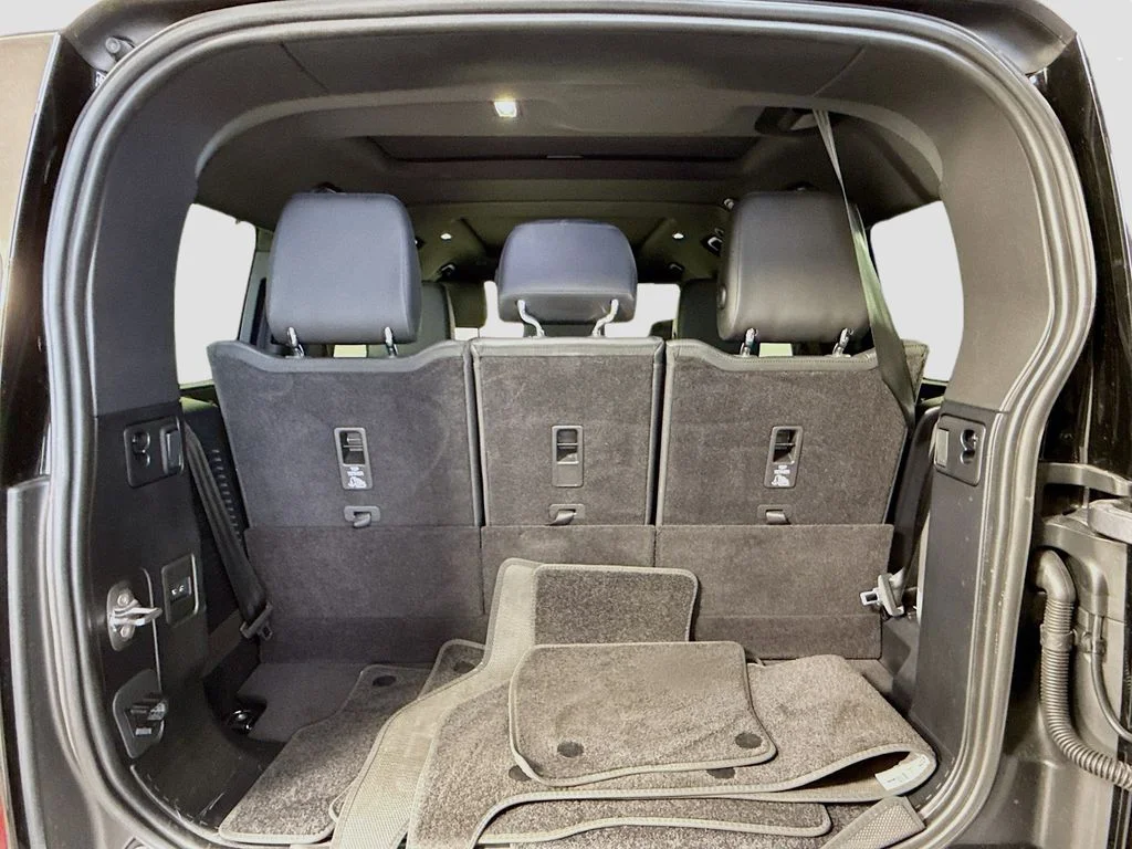 Used 2024 Gray Land Rover S image 27