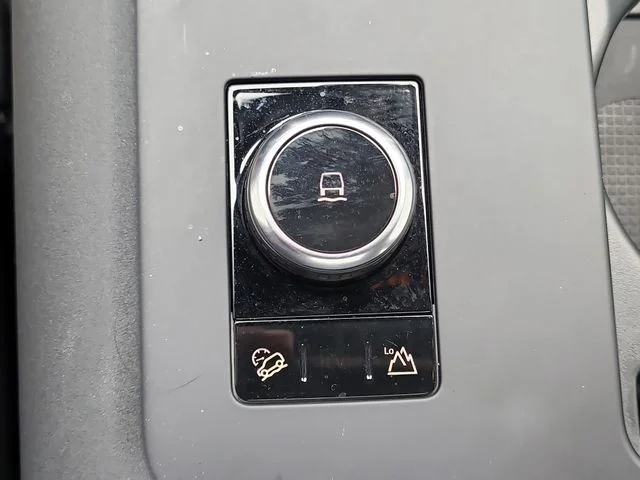 Used 2023 White Land Rover Metropolitan Edition image 33