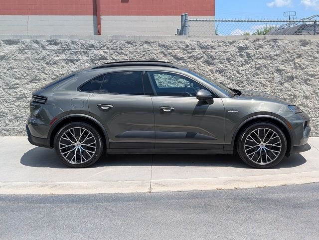 Used 2025 Green Porsche  image 8