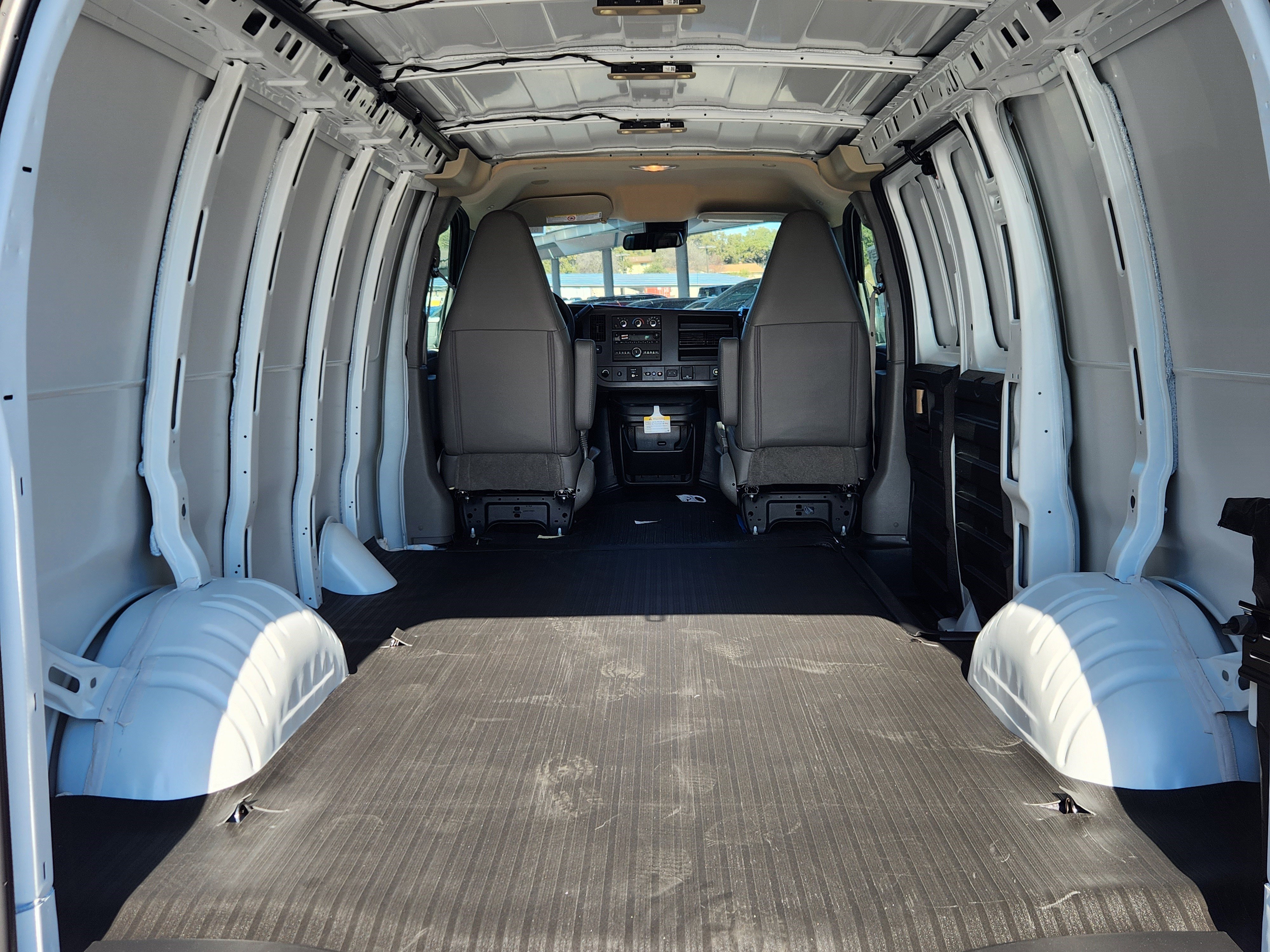 2025 Chevrolet Express Cargo Work Van - Photo 8