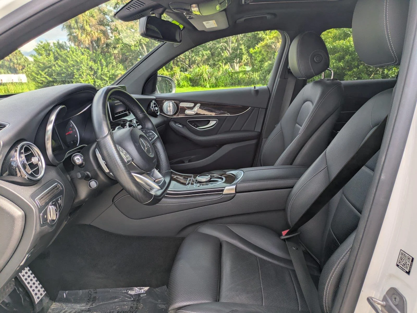Used 2018 White Mercedes-Benz GLC 300 image 22