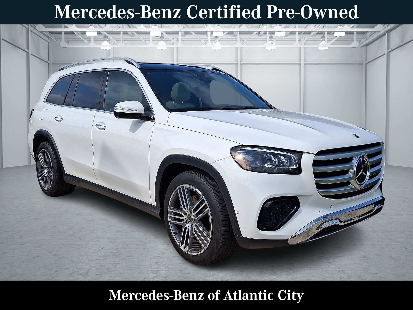 Certified Used 2025 Polar White Mercedes-Benz 4MATIC® image 1