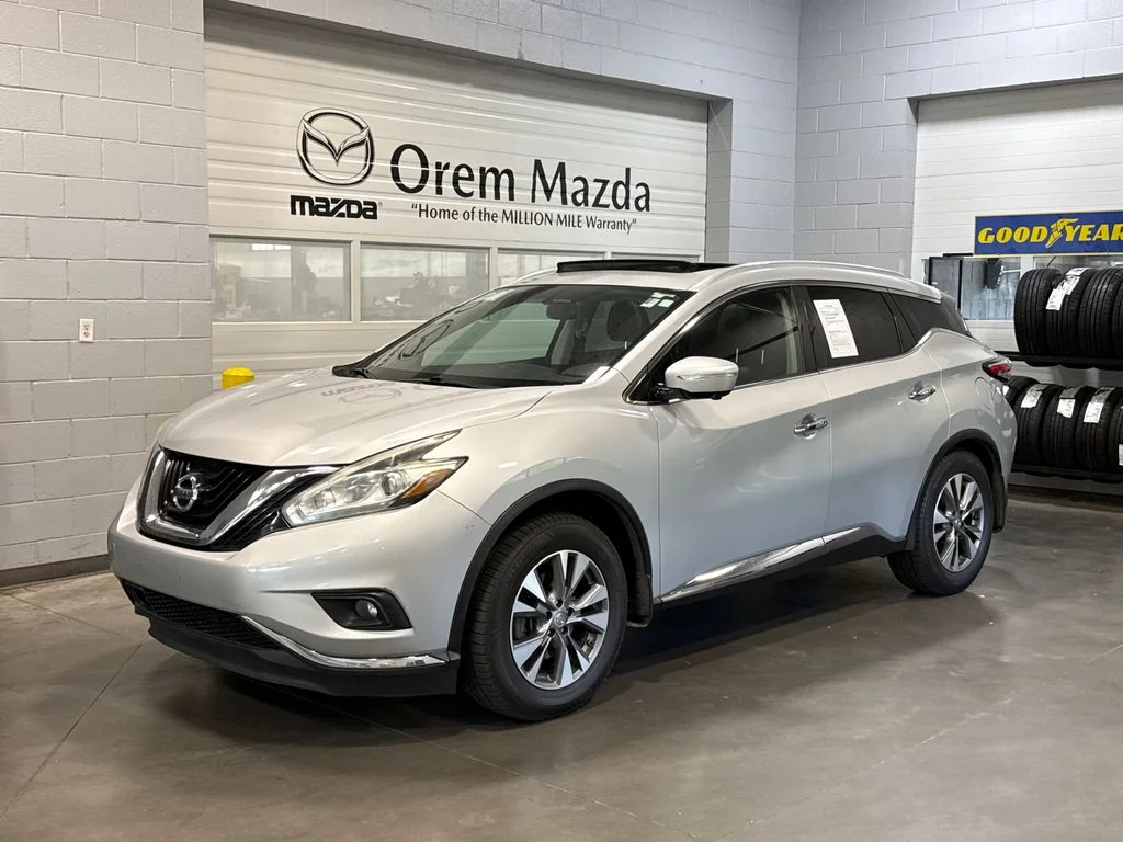 Used 2015 Silver Nissan SL image 1