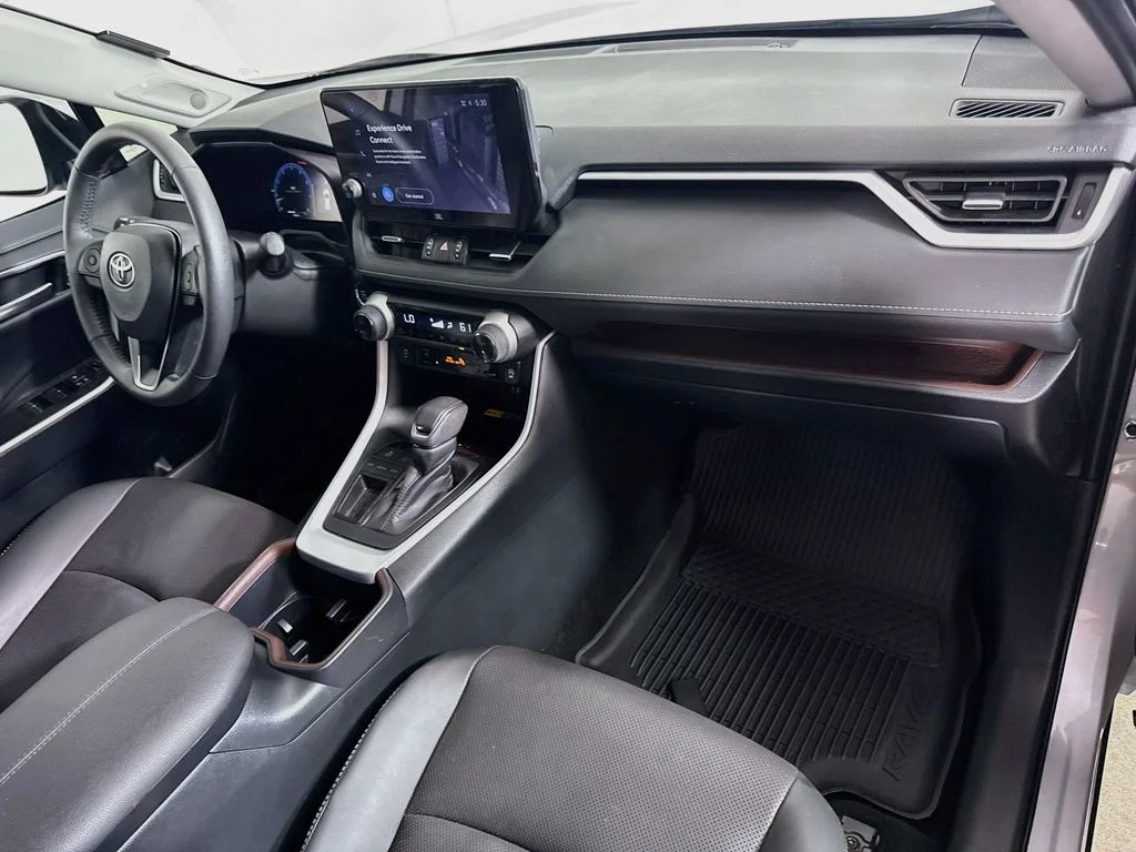 Used 2025 Silver Sky Metallic Toyota Limited image 28