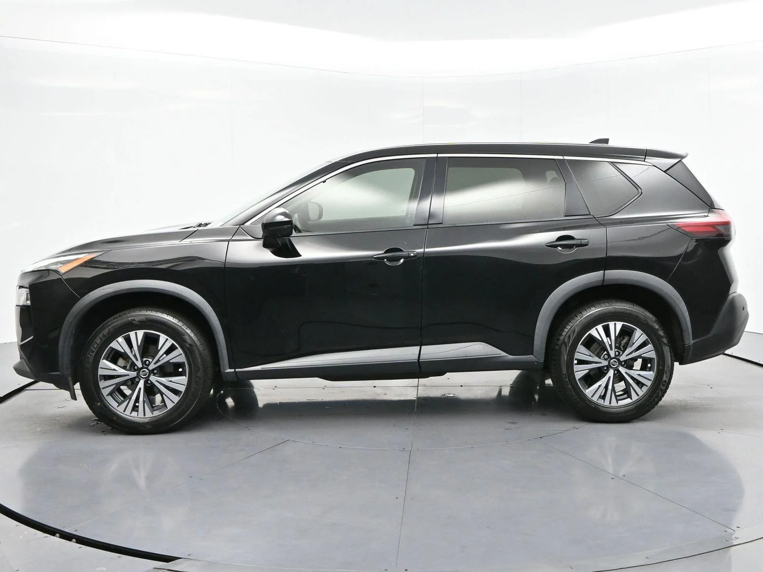 Used 2021 Super Black Nissan SV image 4