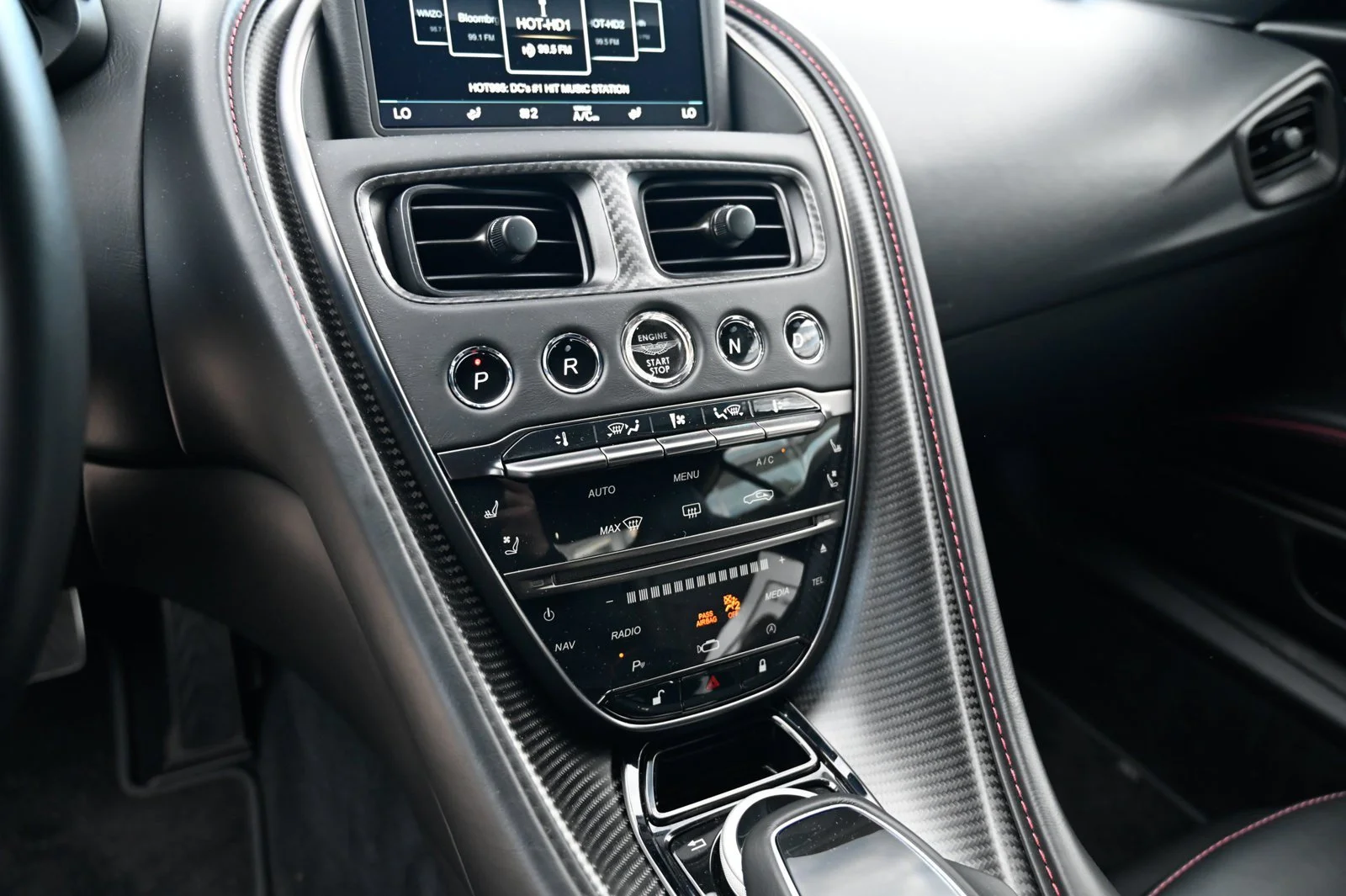 Used 2021  Aston Martin Superleggera image 26