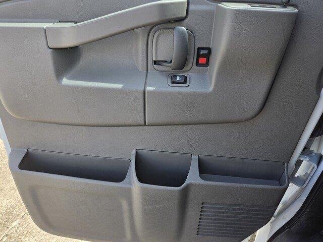 Used 2025 Summit White Chevrolet LT image 19