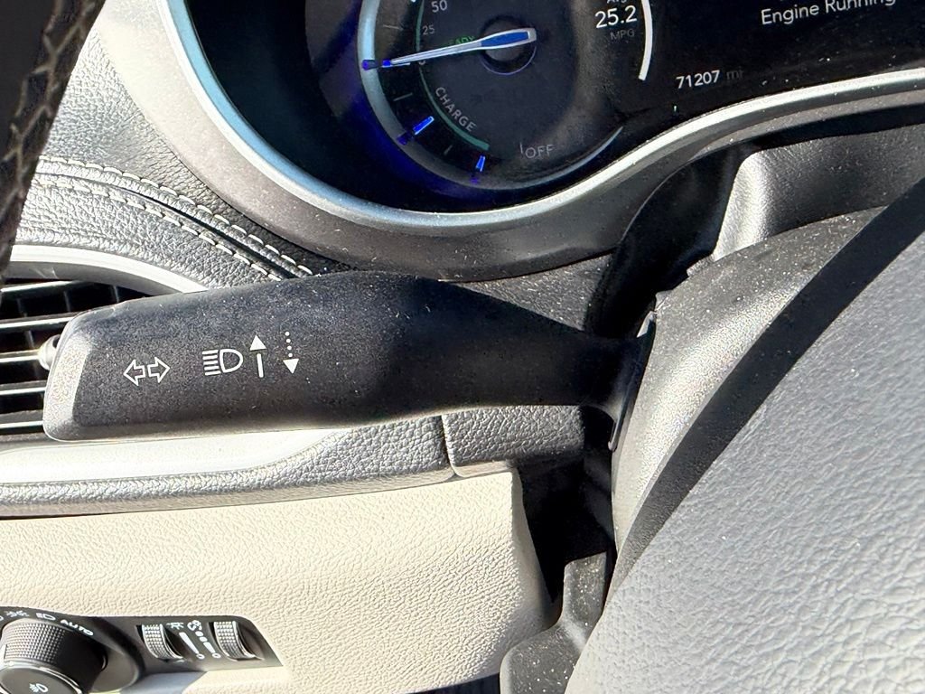 Used 2023 Silver Chrysler Touring L image 31