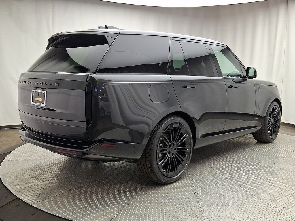New 2026 Carpathian Grey Land Rover SE image 3