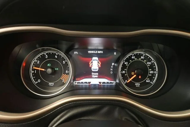 Used 2015 Gray Jeep Limited image 31