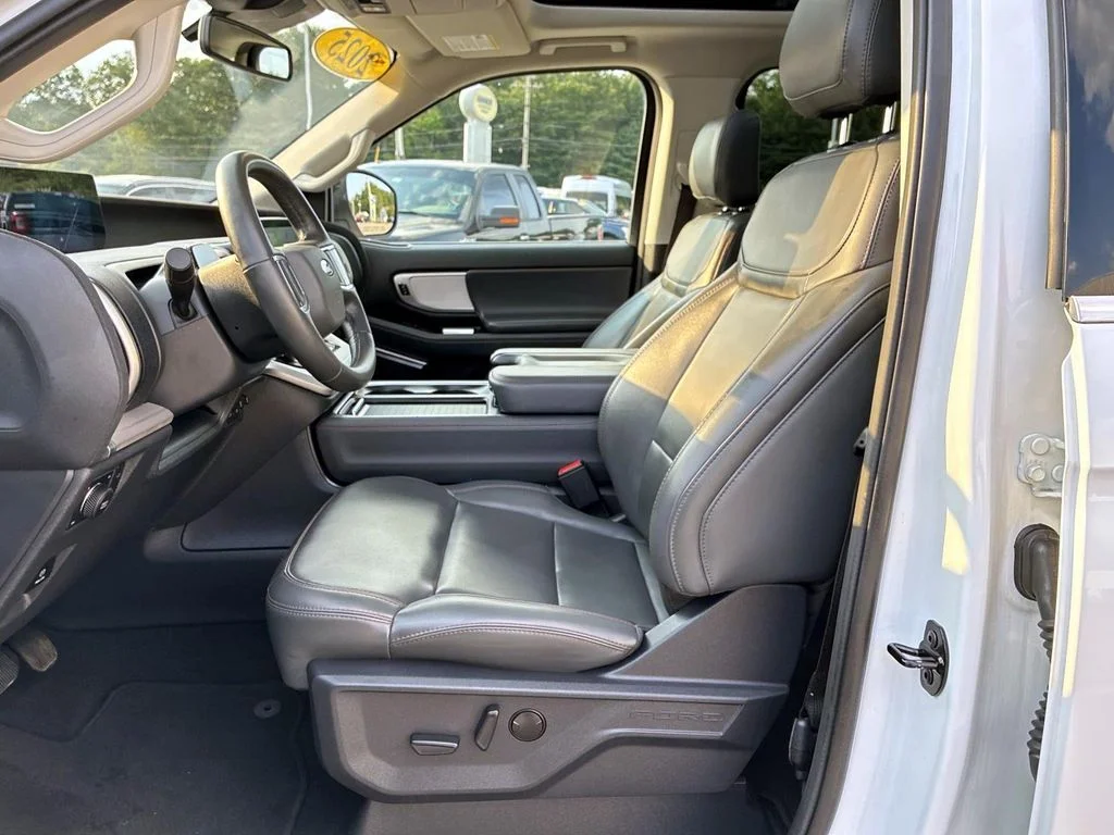 Used 2025 Oxford White Ford Active image 25