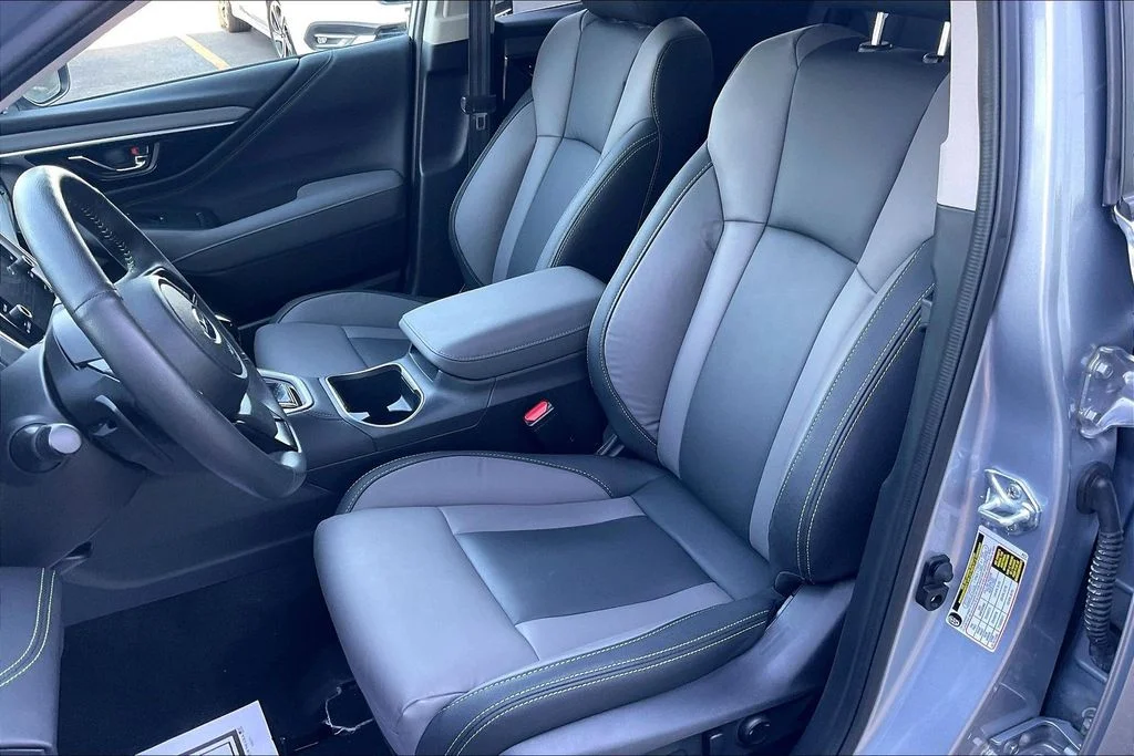 Used 2025 Silver Subaru Onyx Edition image 28