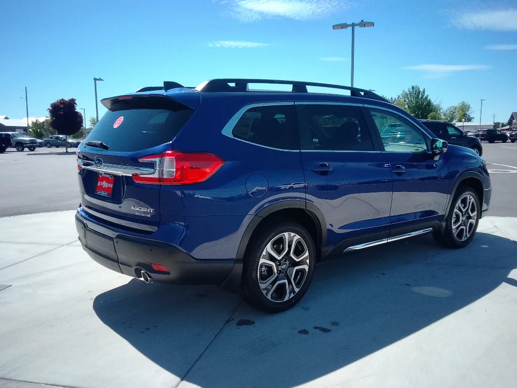 New 2026 SAPPHIRE BLUE PEARL Subaru Limited 7-Passenger image 3