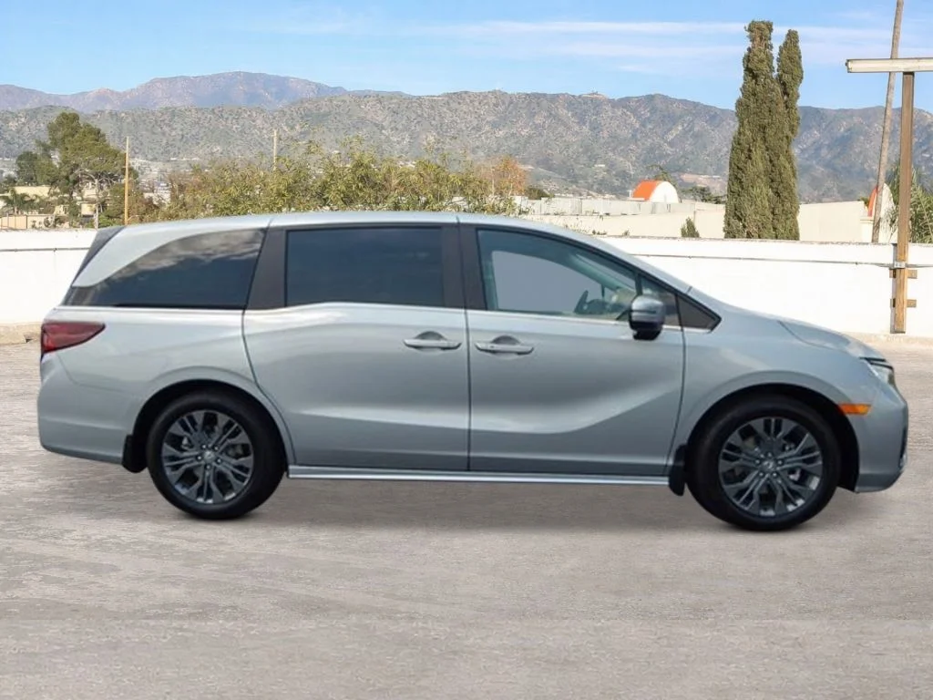 2026 Honda Odyssey Touring - Photo 6