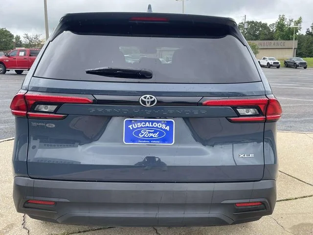 Used 2024 White Toyota XLE image 3
