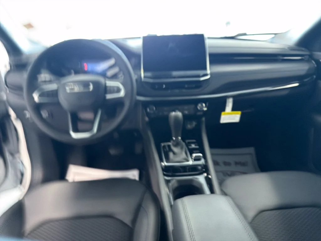 New 2027 White Jeep Latitude image 14