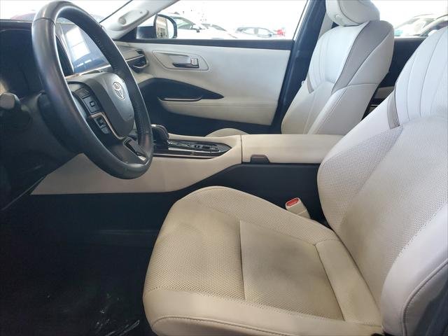 Certified Used 2024 OXYGEN WHITE Toyota  image 18