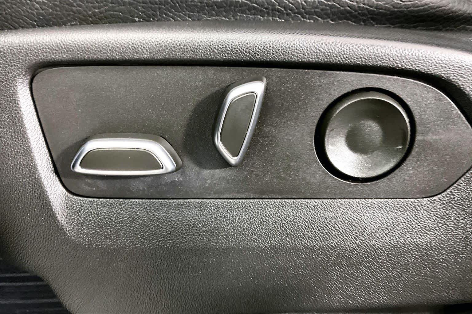 Used 2023 Onyx Black GMC Denali image 32