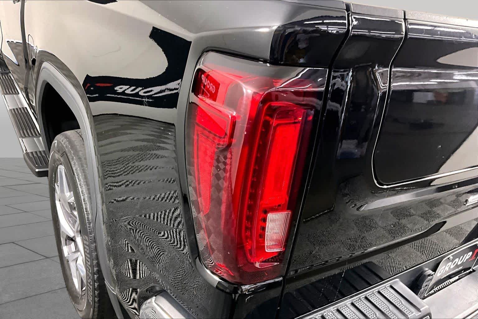 Used 2023 Onyx Black GMC SLT image 28