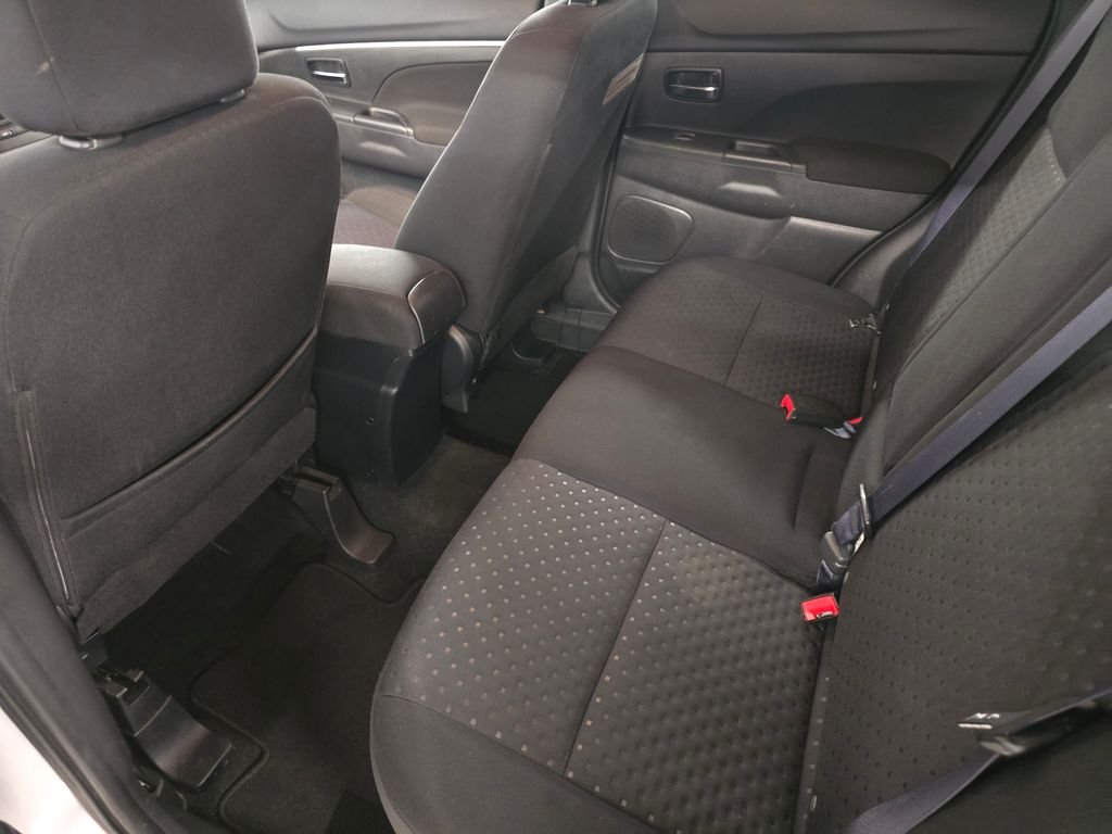 Used 2012  Mitsubishi SE image 19