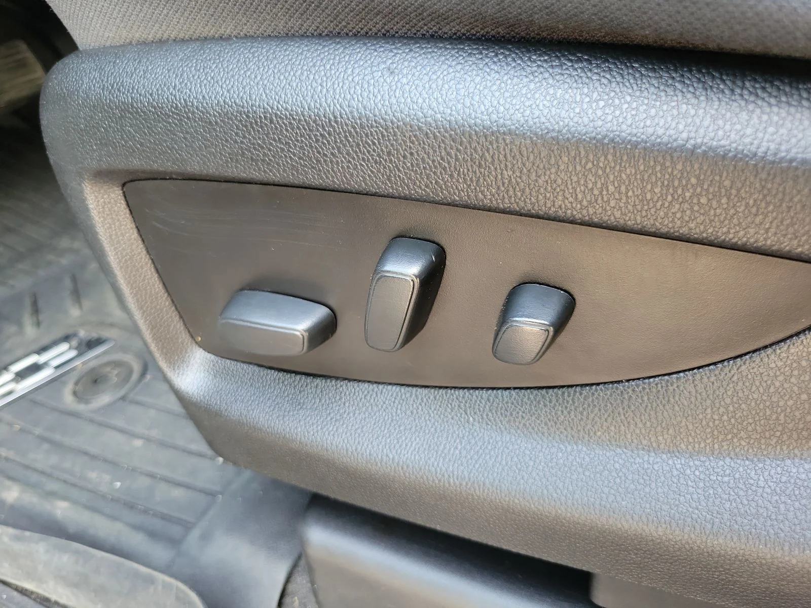 Used 2019 Summit White Chevrolet LS image 10