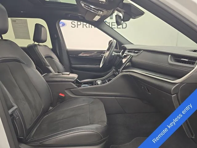 Used 2022 Bright White Clearcoat Jeep Altitude image 9