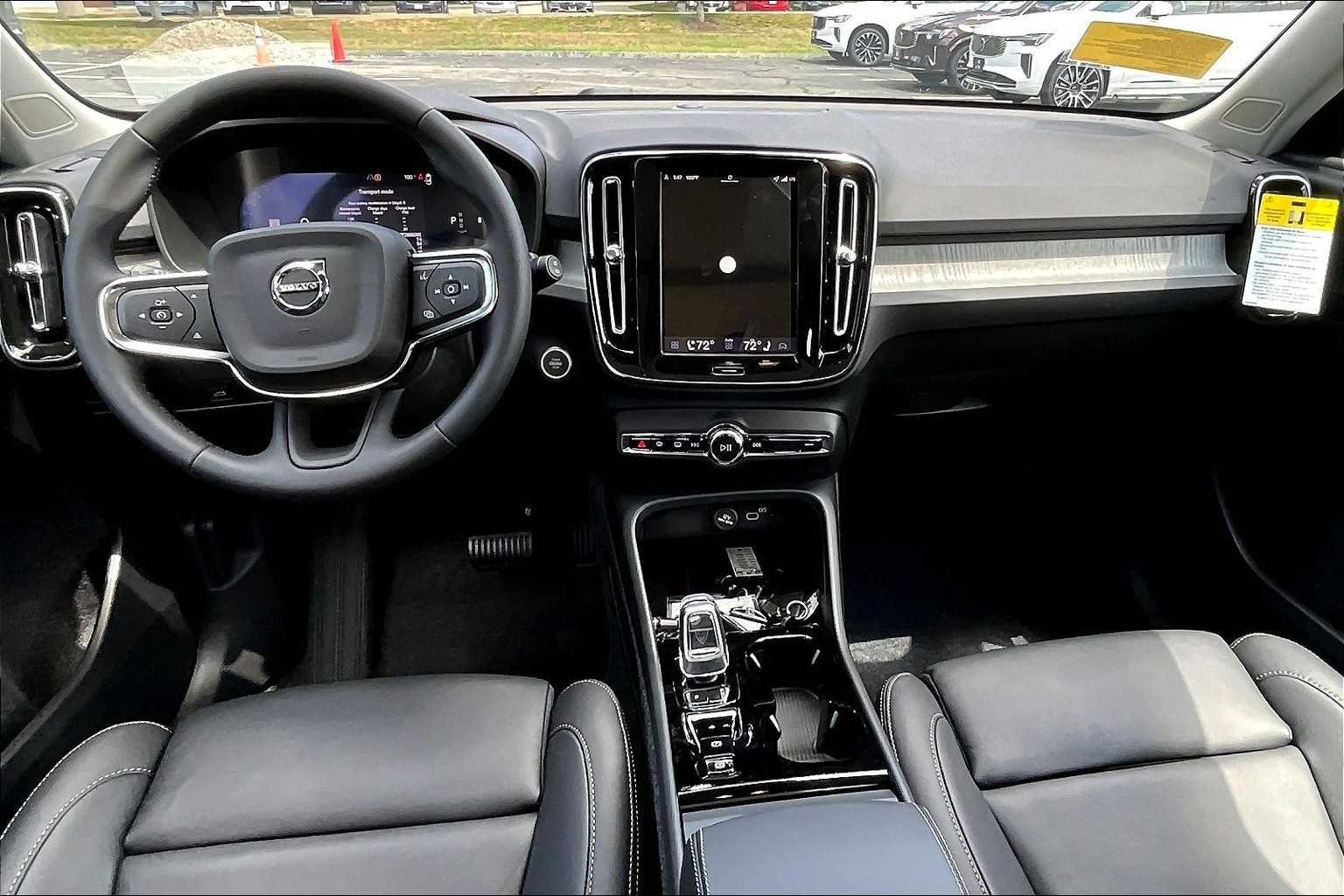 2026 Volvo XC40 Plus - Photo 7