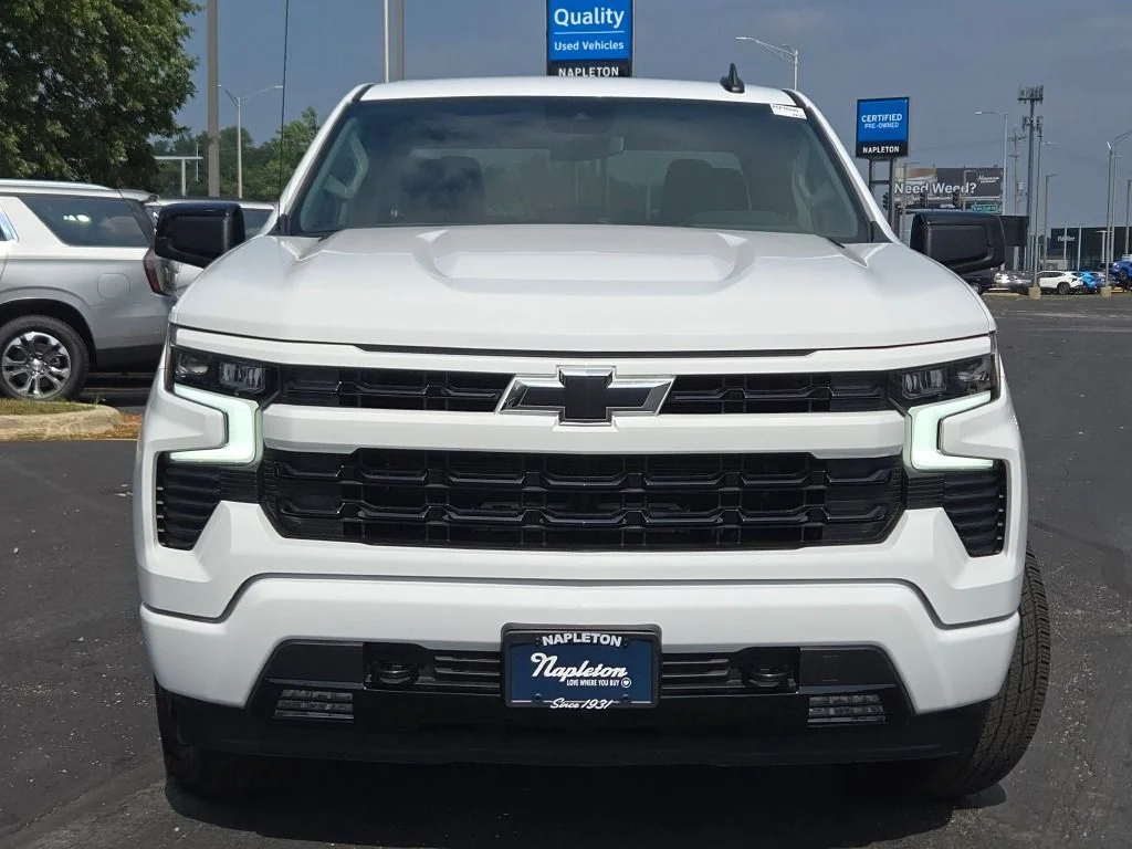 Used 2025 White Chevrolet RST image 4