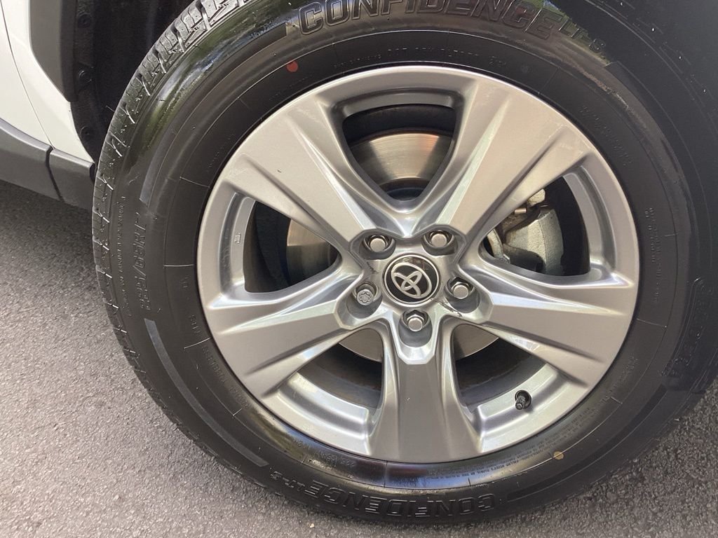 Used 2024 White Toyota XLE image 4