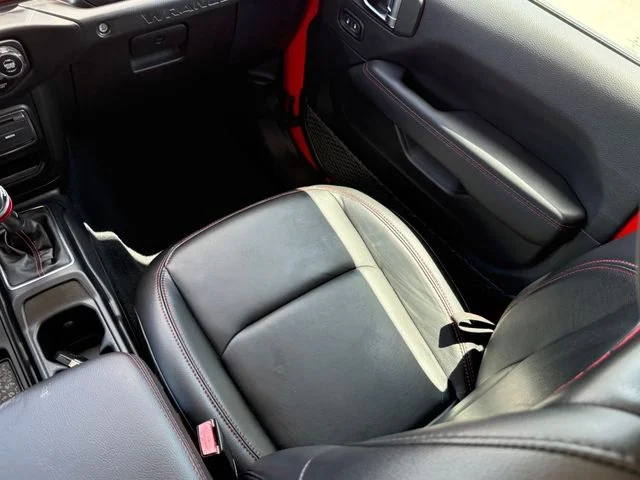 Used 2022 Red Clearcoat Jeep Unlimited Rubicon image 25