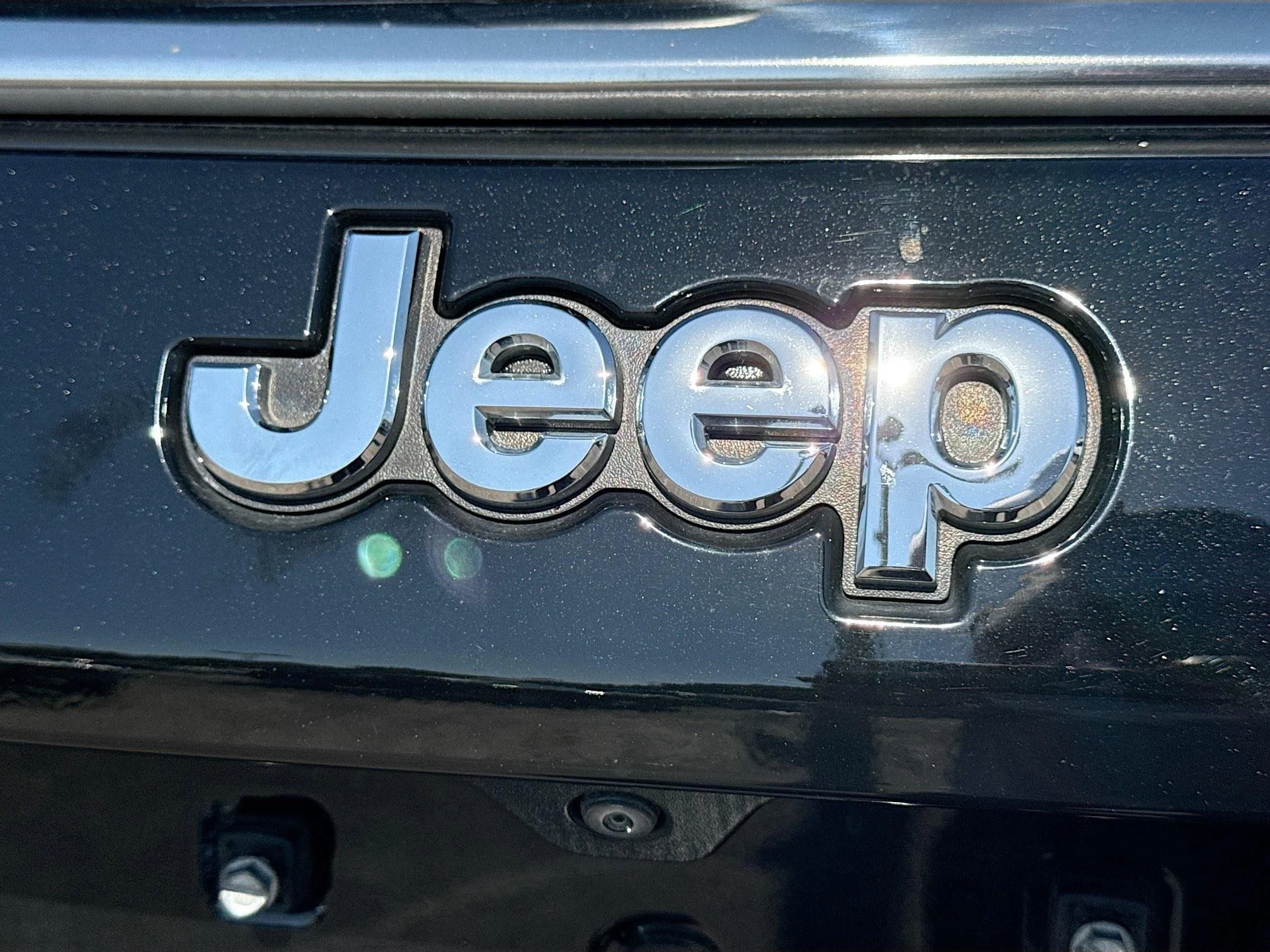 Used 2022 Diamond Black Crystal Pearlcoat Jeep Latitude image 11