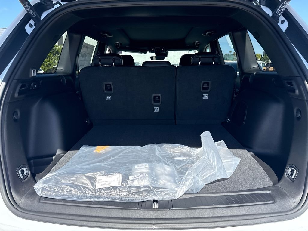 New 2026 Bright White Clear-Coat Exterior Paint Jeep Limited image 10