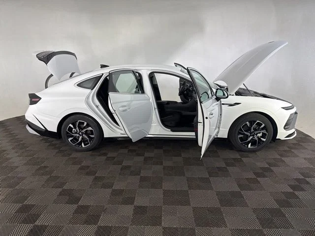 Used 2025 White Hyundai SEL image 16