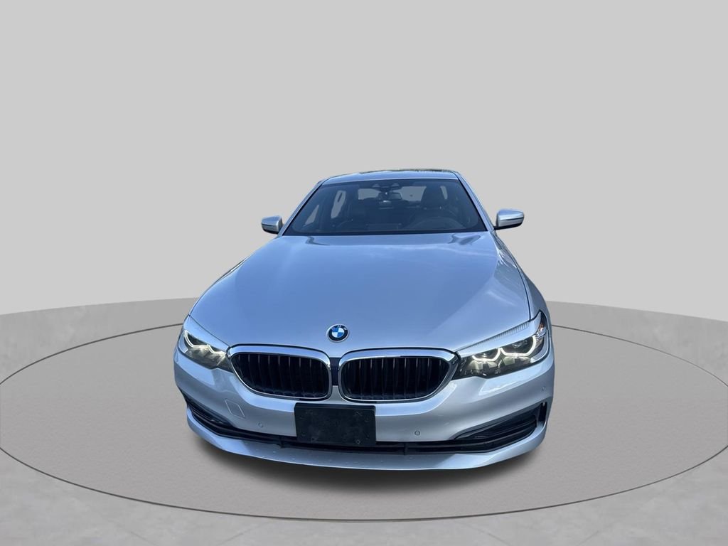 Used 2019 Silver BMW 530i xDrive image 2