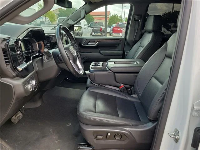Used 2025 White GMC SLT 4x2 Crew Cab 5.75 ft. box 147.4 in. WB image 12
