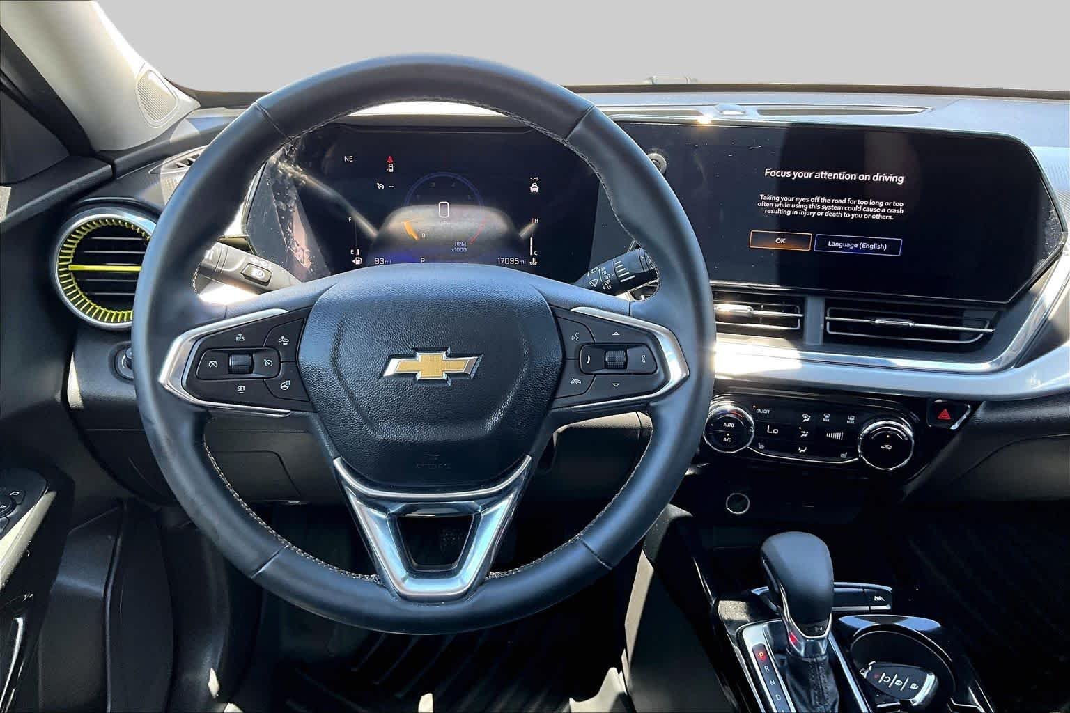 Used 2025 Summit White Chevrolet LT image 6